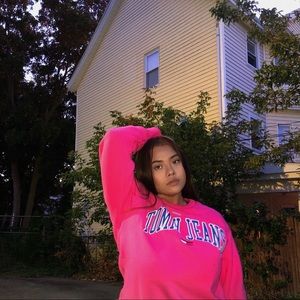 TOMMY JEANS COLLEGIATE CREW NECK SWEATER 🛍